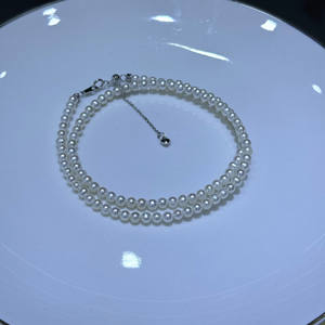 Collar de Perlas de Agua Dulce Pequeñas de Lujo Ligero para Mujer, Cadena de 4-5 mm con Cierre de Hueso, Diseño Elegante - Product Image 4