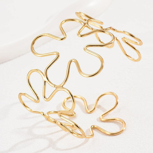Brazalete de Brazo con Forma de Flor Simple en Oro y Plata, Geométrico, Creativo, Personalizado, Hueco, Abierto y Ajustable - Product Image 4
