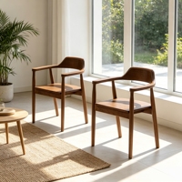 Fauteuil en bois d'hévéa massif de style Mid-Century avec dossier incurvé et accoudoirs arrondis, hauteur 75 cm, vente en gros, marque privée