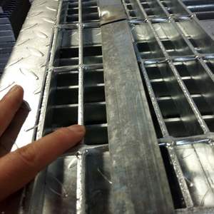 Grille en acier galvanisé antidérapante à dents, avec options en acier inoxydable, pour appartements et villas, design industriel - Product Image 5