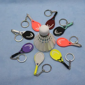 Özelleştirilmiş sert yüzer PVC anahtarlık tenis topu raketi anahtarlık spor Mini tenis raketi fantezi PVC anahtarlık