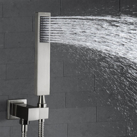 Ensemble de douche moderne en laiton chromé poli avec mitigeur monocommande, fonction massage, pluie et cascade, et système de bain encastré