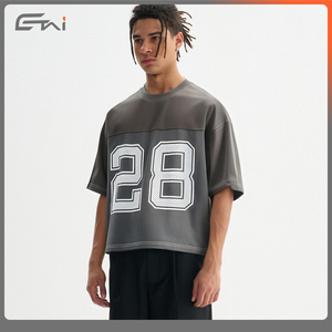 T-shirts de football surdimensionnés pour hommes avec logo personnalisé, style streetwear ample et court avec motif de lettres en maille - Product Image 4