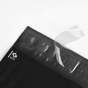 Commercio all'ingrosso impermeabile vestiti imballaggio borsa del corriere biodegradabile nero spedizione borse di spedizione Premium borsa del corriere con Logo - Product Image 3