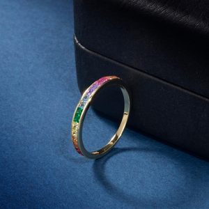 Bague Éternité Hius en Argent Sterling 925 Plaqué Or 18K pour Femme, Sertie de Zircons Cubiques Taille Émeraude Arc-en-ciel, Idéale pour Mariage - Product Image 3