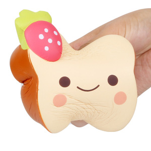 ของเล่นบีบตุ๊กตาขนมปังสตรอว์เบอร์รี่การ์ตูน TPE บีบแล้วคืนรูปช้าๆ ของเล่นเสริมพัฒนาการสำหรับเด็กอายุ 2-4 ปี ของขวัญสำหรับเด็กผู้ชายและเด็กผู้หญิง ของตกแต่ง - Product Image 1