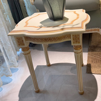 Canapé de salon de style baroque rococo antique, sculpté à la main, doré, avec dossier en forme de dos de chameau, accoudoirs à motifs enroulés, capitonné et tufté, en jacquard damassé, pour salon, salle de séjour ou manoir