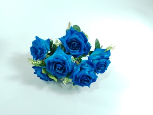 ورود صناعية كبيرة مصنوعة يدويًا من الحرير المخملي بسبعة رؤوس ناعمة ورومانسية للزفاف وعيد الحب بالجملة - Product Image 5