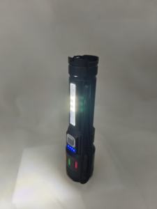 Linterna LED de Alta Potencia con Zoom Telescópico, Resistente al Agua, para Senderismo al Aire Libre, con Carga USB, Luz de Emergencia de Largo y Corto Alcance - Product Image 4