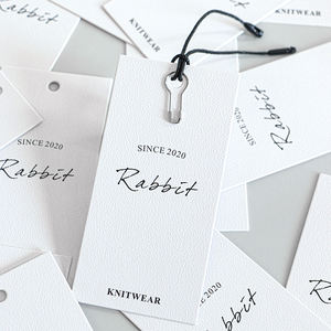 फैक्टरी कस्टम प्रिंटिंग लोगो लक्जरी स्विंग लेबल परिधान पेपर हैंग टैग कपड़ों के लिए स्ट्रिंग रस्सी के साथ - Product Image 2