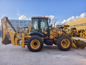 Dernier modèle de chargeuse-pelleteuse JCB 4CX de 8,7 tonnes avec godet 4-en-1, attache rapide, cabine climatisée, 0 heure, garantie d'usine, certifiée CE EPA - Product Image 4