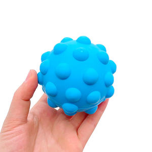 Palla interattiva del giocattolo di masticazione dell'animale domestico della palla del cane stridulo durevole Non tossica di gomma per gli animali domestici - Product Image 4