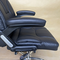 Chaise de bureau exécutive ergonomique moderne et contemporaine en cuir, avec accoudoirs fixes réglables, pivotante, inclinable, support lombaire, finition chromée