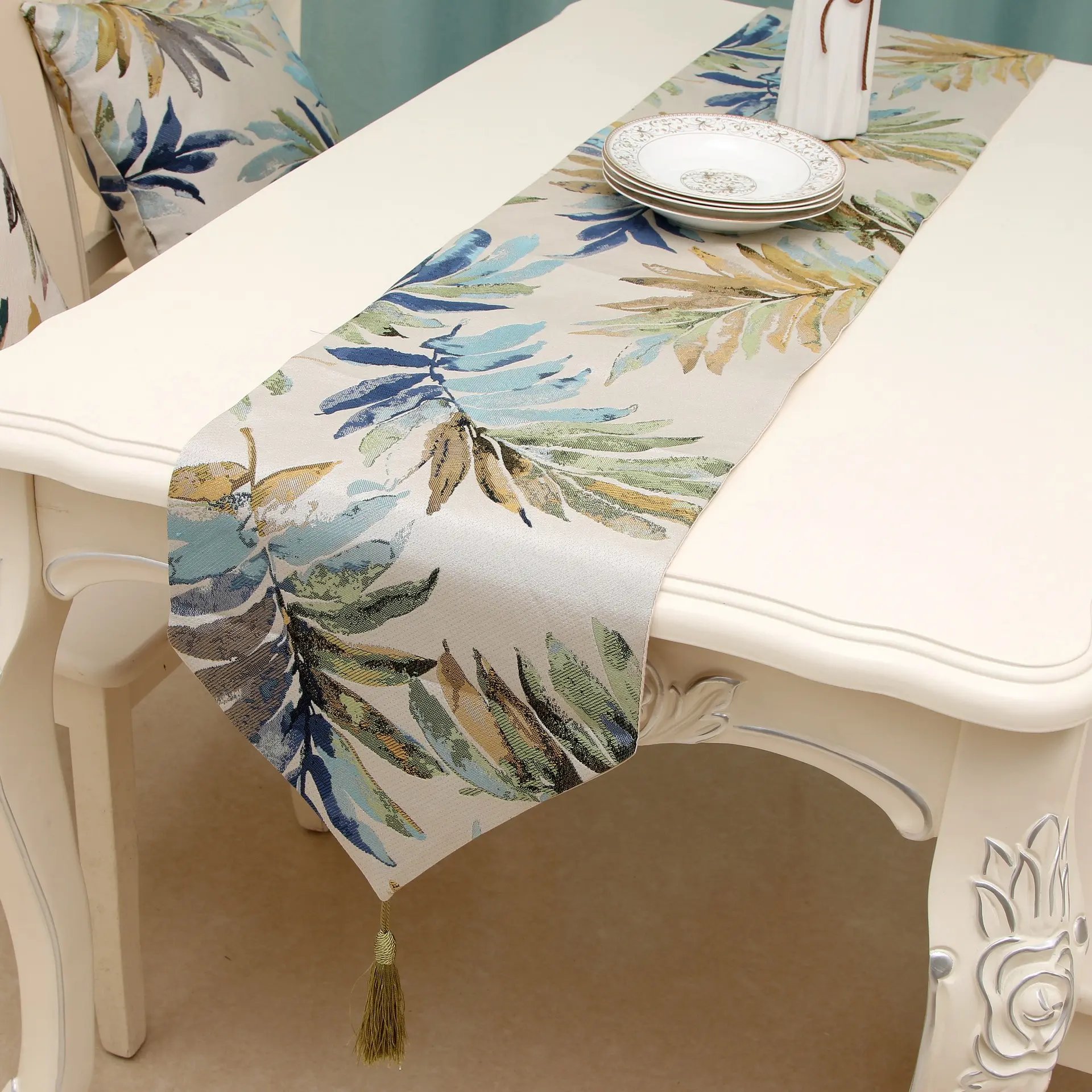 Lüks dokuma bitki 4 renk jakarlı Polyester ev dekor için masa koşucu yemek