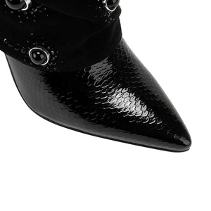 Bottines <span class=keywords><strong>en</strong></span> <span class=keywords><strong>daim</strong></span> noir avec clous <span class=keywords><strong>en</strong></span> cristal, bout pointu <span class=keywords><strong>en</strong></span> PU verni, style occidental tendance pour l'automne et l'été, augmentant la taille - Product Image 5