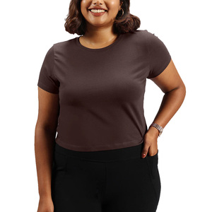 เสื้อยืดผู้หญิงไซส์ใหญ่ Travel Ready Plus Size ผ้าเนื้อเรียบ โลโก้แบบเรียบง่าย เป็นมิตรต่อสิ่งแวดล้อม ผ้ากันยับ ซักง่าย พับเก็บได้ น้ำหนักเบา เหมาะสำหรับฤดูร้อน - Product Image 3