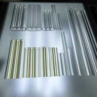 Verre de quartz haute pureté à triple orifice, courbé en U, capacité de pliage de cavité pour concentration laser, haute transmission UV pour applications médicales