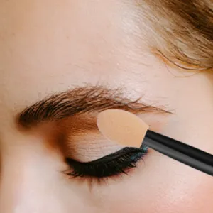 Cuttte 50/100PCS Disposable Dual Sides Eye Shadow Sponge Applicators With Container, Length Eyeshadow Brushes Makeup Applicator - Product Image 2