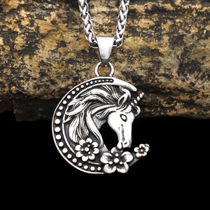 Yunnique – collier avec pendentif licorne en acier inoxydable pour hommes, bijoux cadeau - Product Image 1