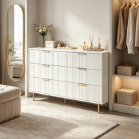 Commode moderne en bois à 6 tiroirs cannelés blancs avec quincaillerie dorée, à poser au sol, pour chambre et appartement