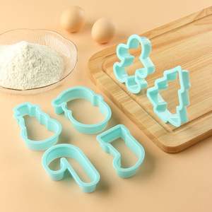 Ensemble de découpoirs <span class=keywords><strong>à</strong></span> biscuits <span class=keywords><strong>à</strong></span> pression manuelle Joyeux Noël avec des motifs de rennes, de cloches et de boîtes cadeaux pour la pâtisserie saisonnière - Product Image 2