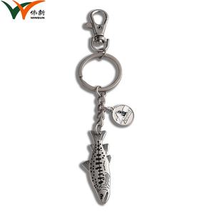 Porte-clés souvenirs en métal argenté personnalisés en forme de poisson avec pendentifs - Product Image 6