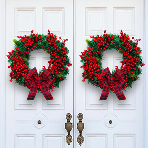 LINGKAI Ghirlanda Natalizia Artificiale Ecologica da 40cm con Bacche Rosse e Fiocco a Quadri <span class=keywords><strong>per</strong></span> Porta d'Ingresso, Decorazione Moderna <span class=keywords><strong>per</strong></span> Parete Festiva - Product Image 4
