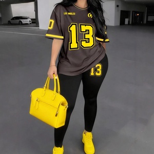 Ensemble Sportif Numérique pour <span class=keywords><strong>Femme</strong></span> : Haut Court à Manches Courtes Imprimé Lettres et Logo, Col Rond, Décontracté d'Été, et Pantalon Long - Product Image 1