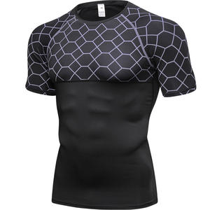 T-shirt de compression de gymnastique avec logo personnalisé Couche de base de musculation musculaire sportive pour hommes avec impression numérique Style sportif - Product Image 1