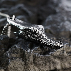 Collar con colgante de cabeza de cocodrilo de acero inoxidable, collar con temática animal para hombres y mujeres, regalo, joyería de moda - Product Image 1