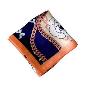 Foulard Quadrato Piccolo con Catena Camelia 70x70cm Accessorio Moda Donna - Product Image 1