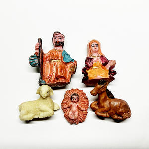 Nouveau <span class=keywords><strong>mini</strong></span> <span class=keywords><strong>crèche</strong></span> <span class=keywords><strong>de</strong></span> <span class=keywords><strong>noël</strong></span> 5 pièces ensemble <span class=keywords><strong>de</strong></span> décoration <span class=keywords><strong>de</strong></span> la maison résine <span class=keywords><strong>noël</strong></span> nativité <span class=keywords><strong>crèche</strong></span> groupe scène ornements sainte famille décoration - Product Image 1