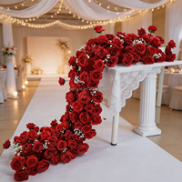 Guirlande florale artificielle de roses rouges vibrantes pour allée de mariage et décoration de centre de table