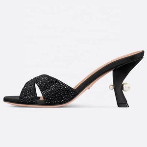 Sandalias de tacón bajo con perlas y diamantes brillantes para mujer, estilo mule con tiras cruzadas, talla grande 45, ajuste ancho, zapatos de tacón de aguja - Product Image 1