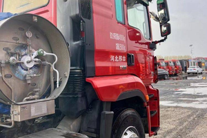 Camion tracteur Shacman 6x4 Diesel à transmission manuelle, capacité de charge 41-50t, d'occasion, conduite à gauche, suspension pneumatique, siège, touche arrière 360° - Product Image 3