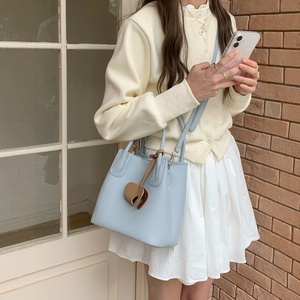 Sac seau en PU grande capacité pour femme senior, nouveau style mode estival, idéal pour les trajets quotidiens, design bandoulière simple - Product Image 1