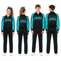 Conjunto de entrenamiento de porristas en negro y verde azulado: Chaqueta de porristas con pedrería personalizada y pantalones rectos para calentamiento y práctica.