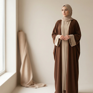 Conjunto de Ropa de Oración en Dos Tonos Café para una Cobertura Diaria Serena - Product Image 1