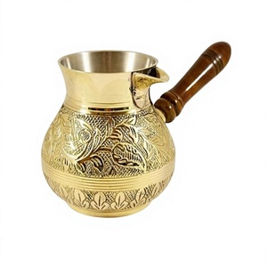 Conception gaufrée Forme ronde Arabe Thé Pot À Café À La Main Or Poli En Laiton Pot De Café Avec Poignée En Bois - Product Image 1