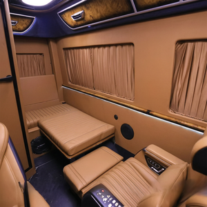 Mercedes Sprinter Modelo 2 Naranja de Lujo Premium, Conversión de Autocaravana con Interior Personalizado, Asientos de Cuero y Detalles Metálicos - Product Image 2