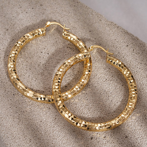 Grandi Orecchini a Cerchio Texturizzati per Donne, Design Accattivante, Accessori per Feste - Product Image 5