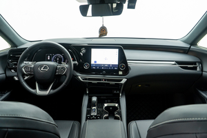 Lexus <span class=keywords><strong>RX</strong></span> 2024 350h AWD Edizione Lusso Usata, Interni in Pelle Scura, Cerchi R19, Tetto Panoramico, <span class=keywords><strong>7</strong></span>.800 Miglia, Guida a Sinistra - Product Image 4