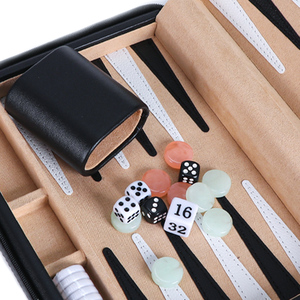 Juego de backgammon de resina con piezas de imitación de cuero, mini juego de mesa familiar con accesorios de juego. - Product Image 2