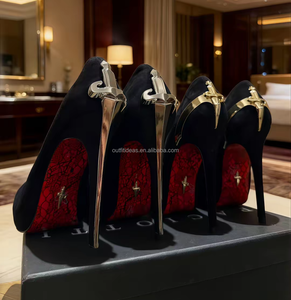 Tacones de Cuero de Lujo con Logotipo, Diseño de Alta Calidad, Zapatos de Tacón Alto con Punta de Daga Dorada en Negro, Cesare Paciotti - Product Image 3