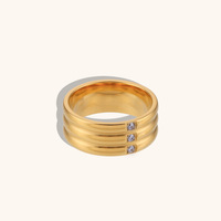 Minimalisti scher 18 Karat Gold PVD-beschichteter wasserdichter Edelstahl Drei schicht iger Zirkon-breiter Ring für Frauen