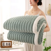Manta de Felpa Suave y Agradable al Tacto, 100% Poliéster, con Diseño Jacquard Tejido, Estampado Personalizado, Rayas Sólidas Modernas, Resistente a la Decoloración