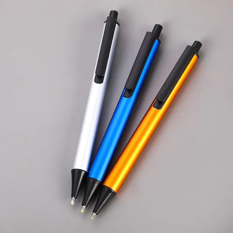 قلم حبر جاف معدني من الألومنيوم رخيص الثمن بشعار مخصص للإعلانات المخصصة الأكثر مبيعًا للهدايا الترويجية أقلام ذات وظيفة النقر