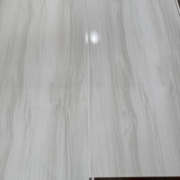 Panneaux de plafond décoratifs en PVC brillant, perforés, à motif grain blanc, pour l'aménagement intérieur résidentiel et d'appartements – Vente en gros