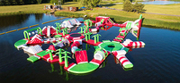 Parc gonflable de fête de carnaval aquatique d'été Équipement de parc flottant pour l'extérieur