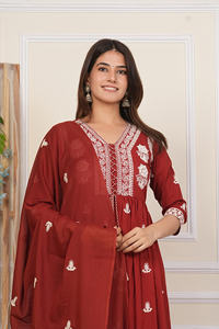 ชุดคุर्ตาผ้าฝ้ายปักลายชนเผ่าสำหรับผู้หญิง พร้อมกางเกงและผ้าคลุมไหล่ ผลิตภัณฑ์แฮนด์เมดสั่งทำได้จำนวนมาก - Product Image 5